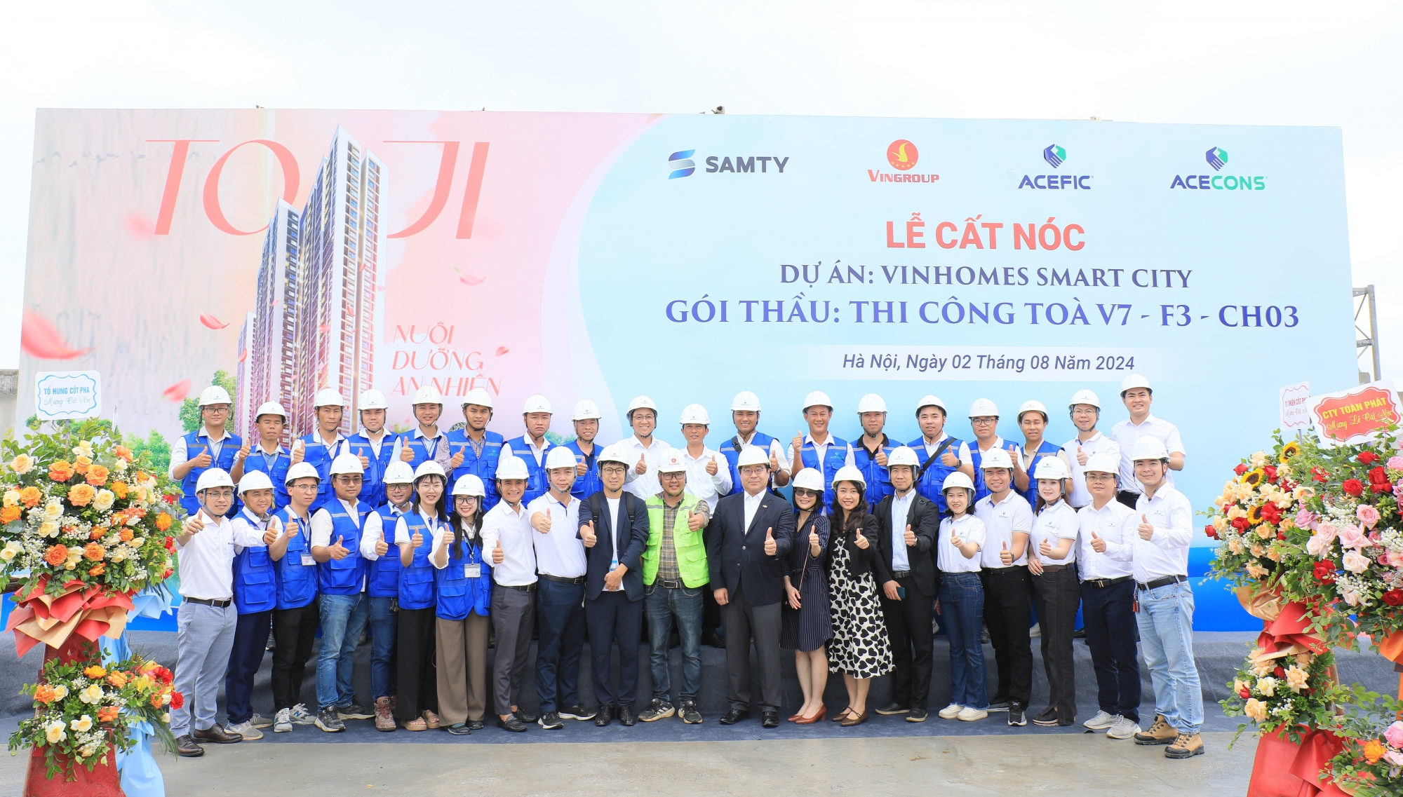 ACEFIC cùng Chủ đầu tư cất nóc tòa V7 - Dự án Vinhomes Smart City